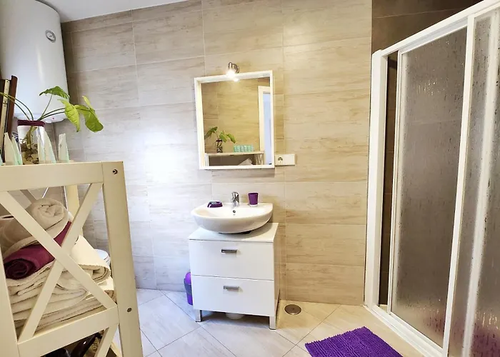 塞万提斯公寓 公寓 *